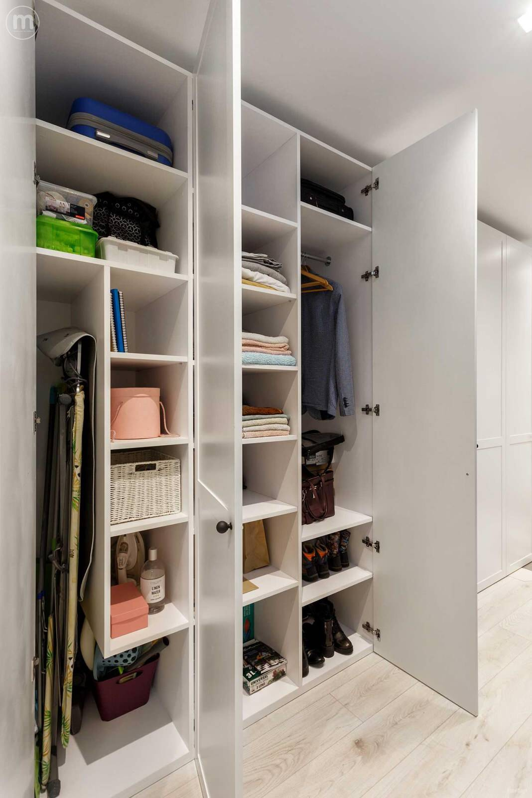 Шкаф в прихожей