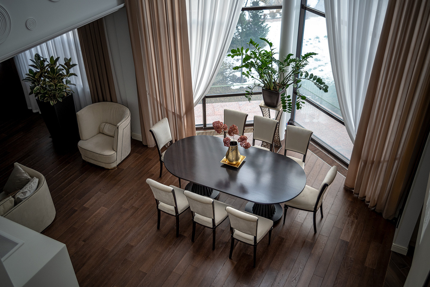 Белый, холодный, бразильский кофе