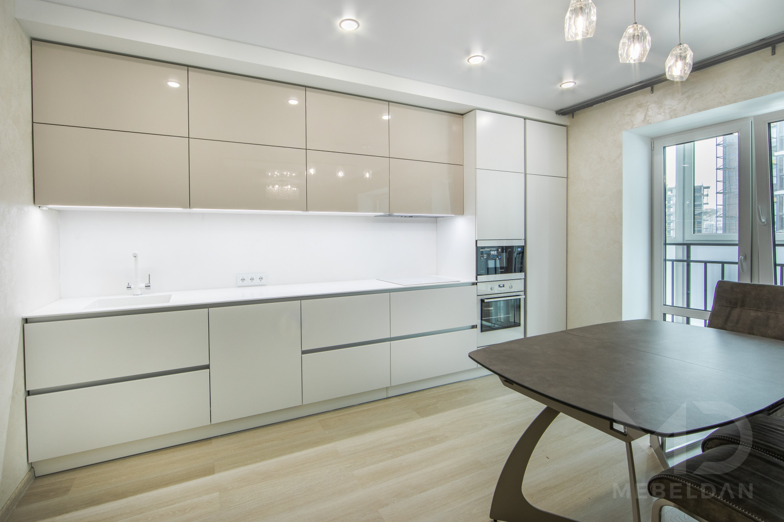 Прямая кухня , длина 4.2м