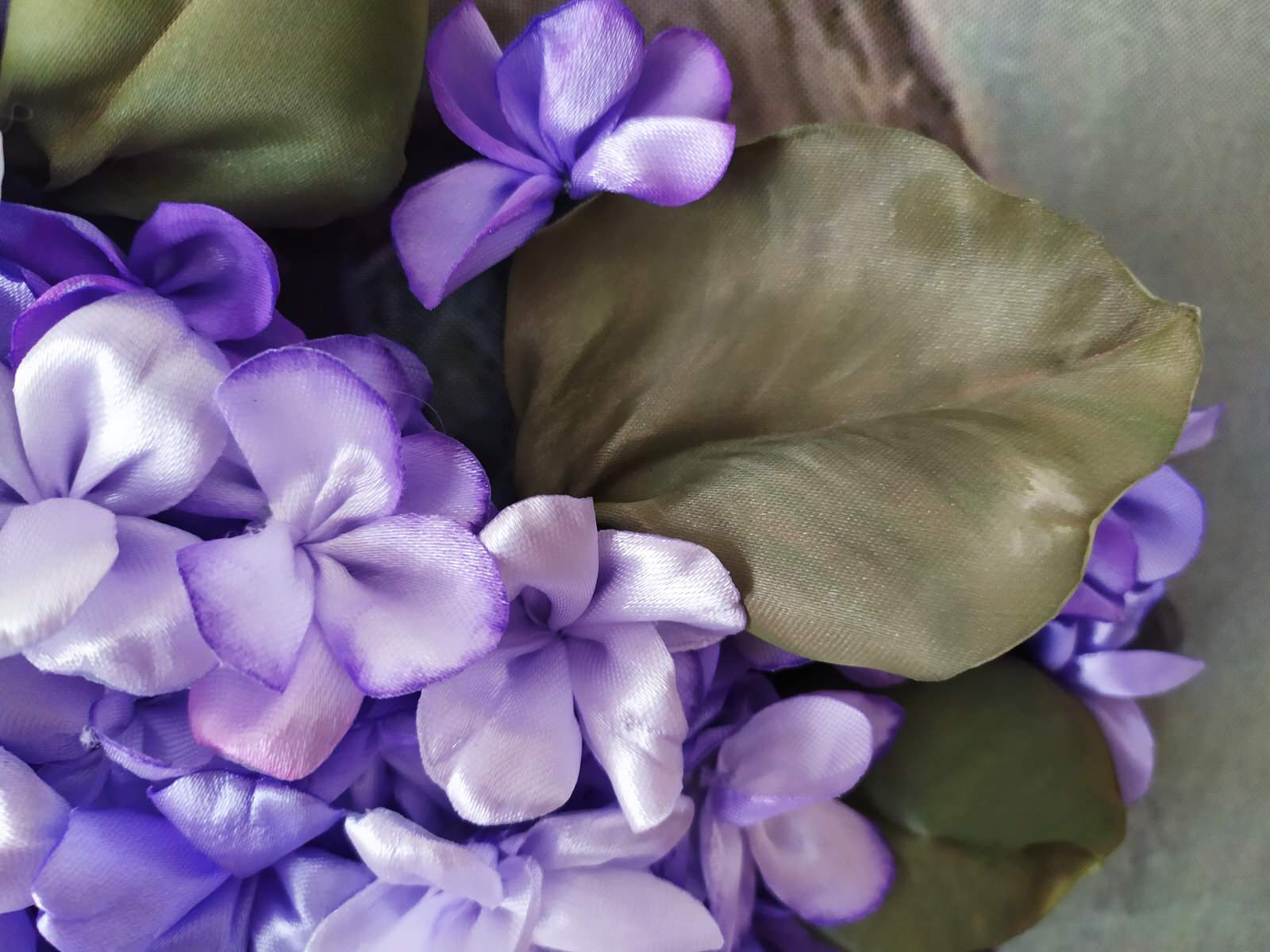 Корзина с фиалками