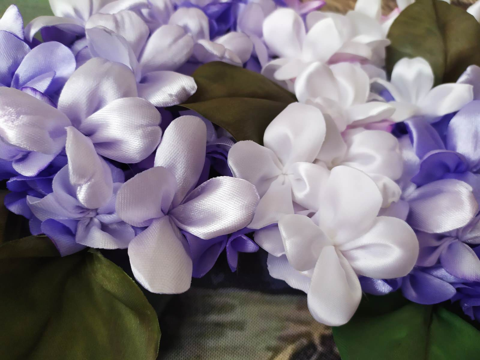 Корзина с фиалками