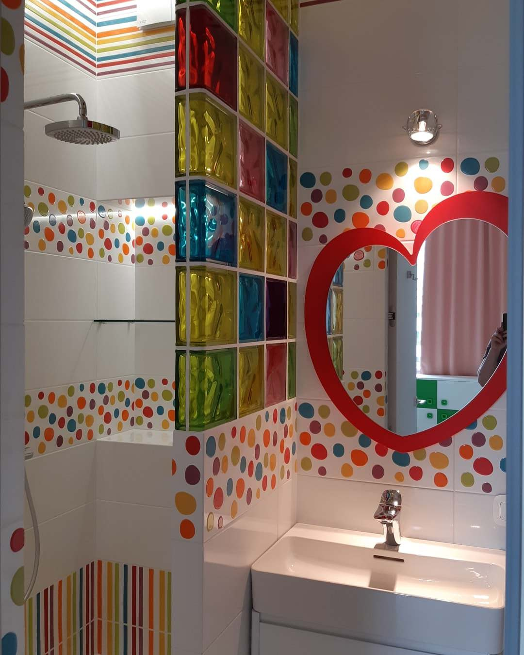 Яркий детский сан. узел