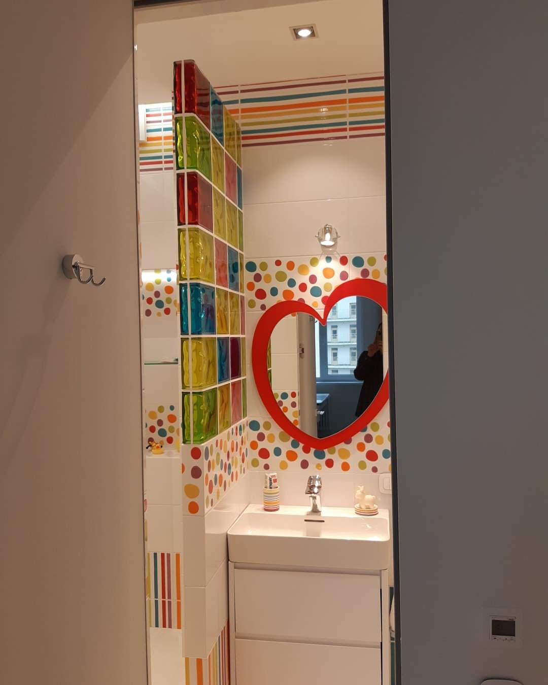 Яркий детский сан. узел