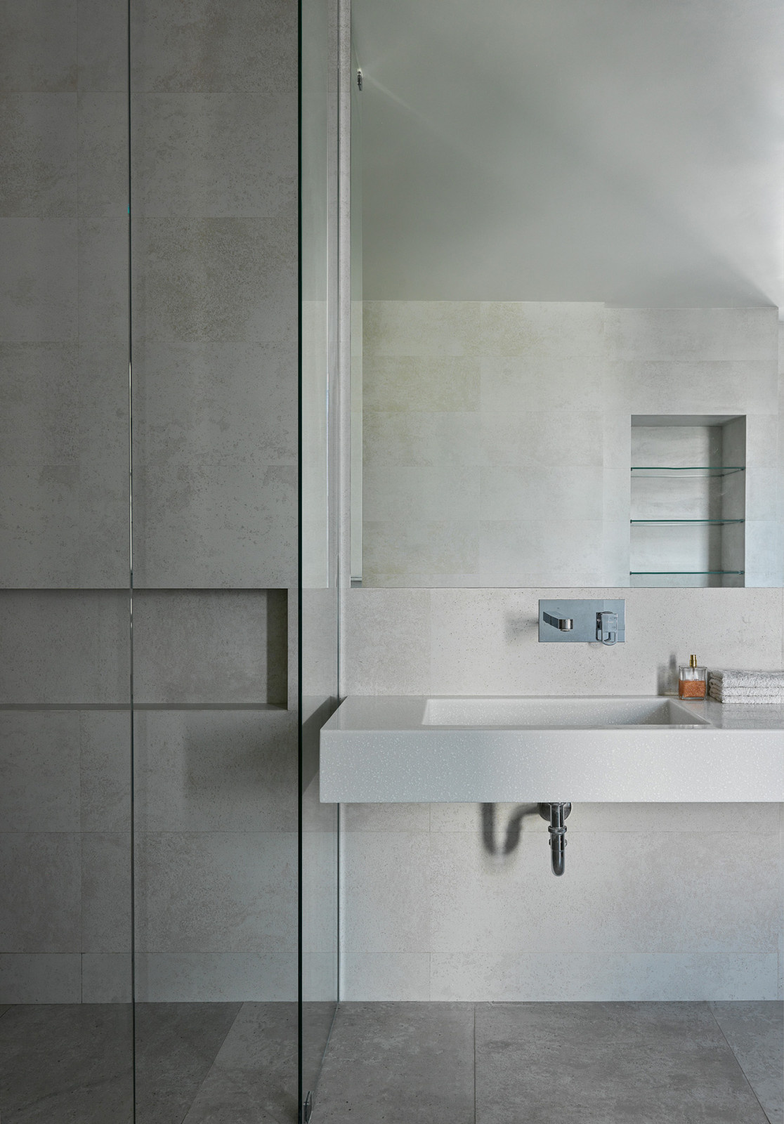 Seaside apartment with a sence of air