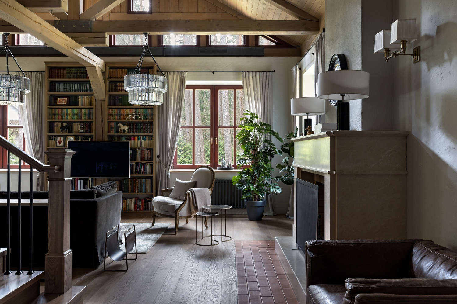 Дом в соснах