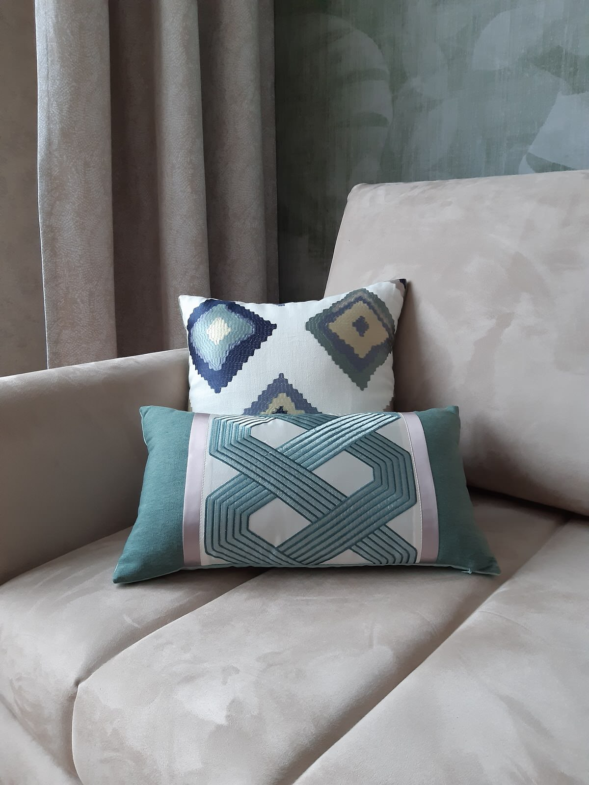 Вышивка, декоративные подушки