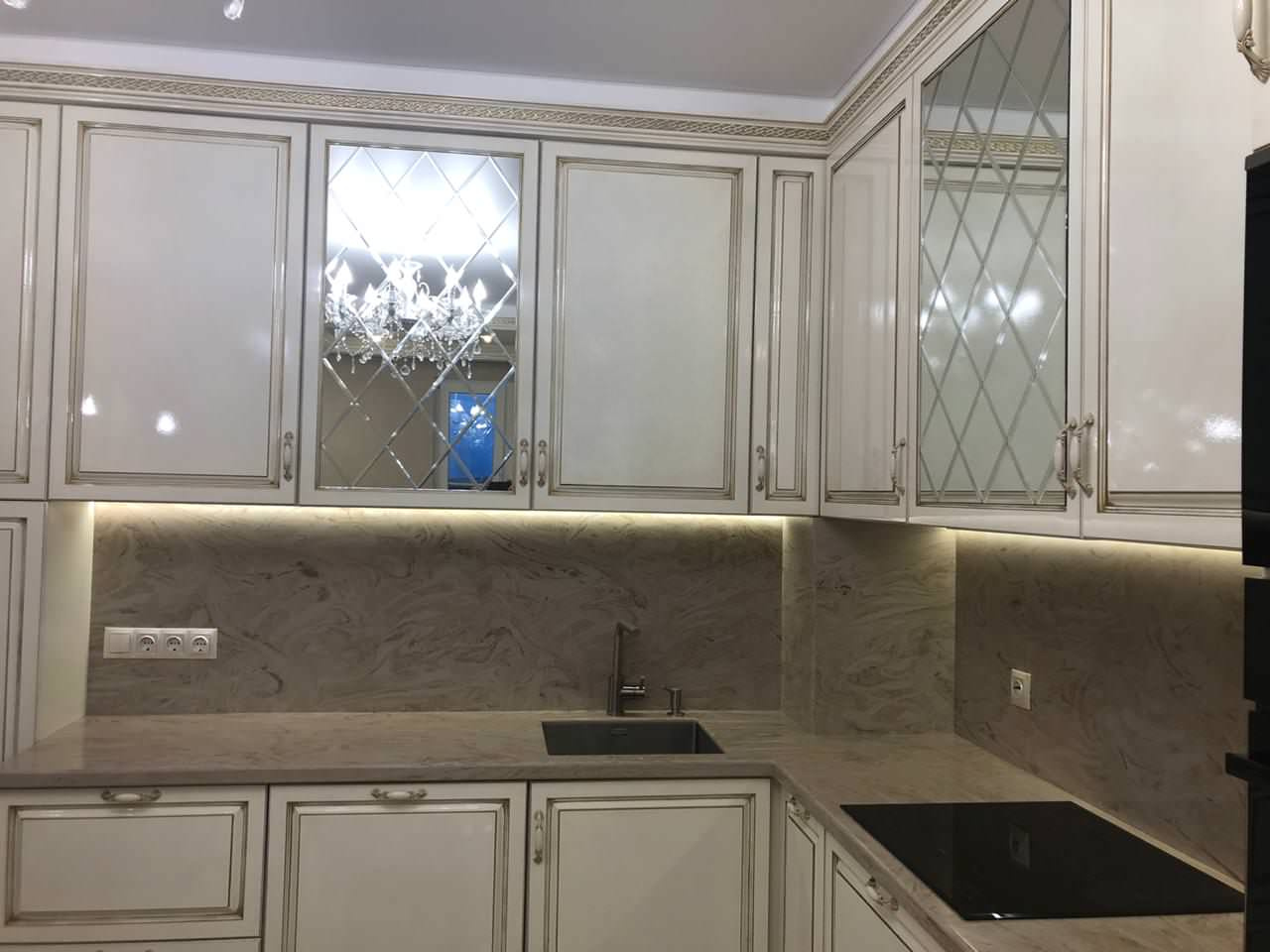 Столешница с кухонным фартуком из искусственного камня Corian Windswept Prima