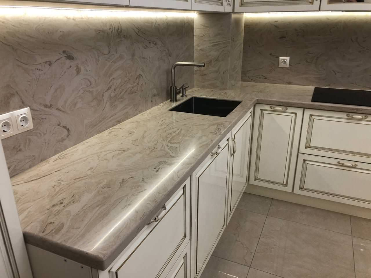 Столешница с кухонным фартуком из искусственного камня Corian Windswept Prima
