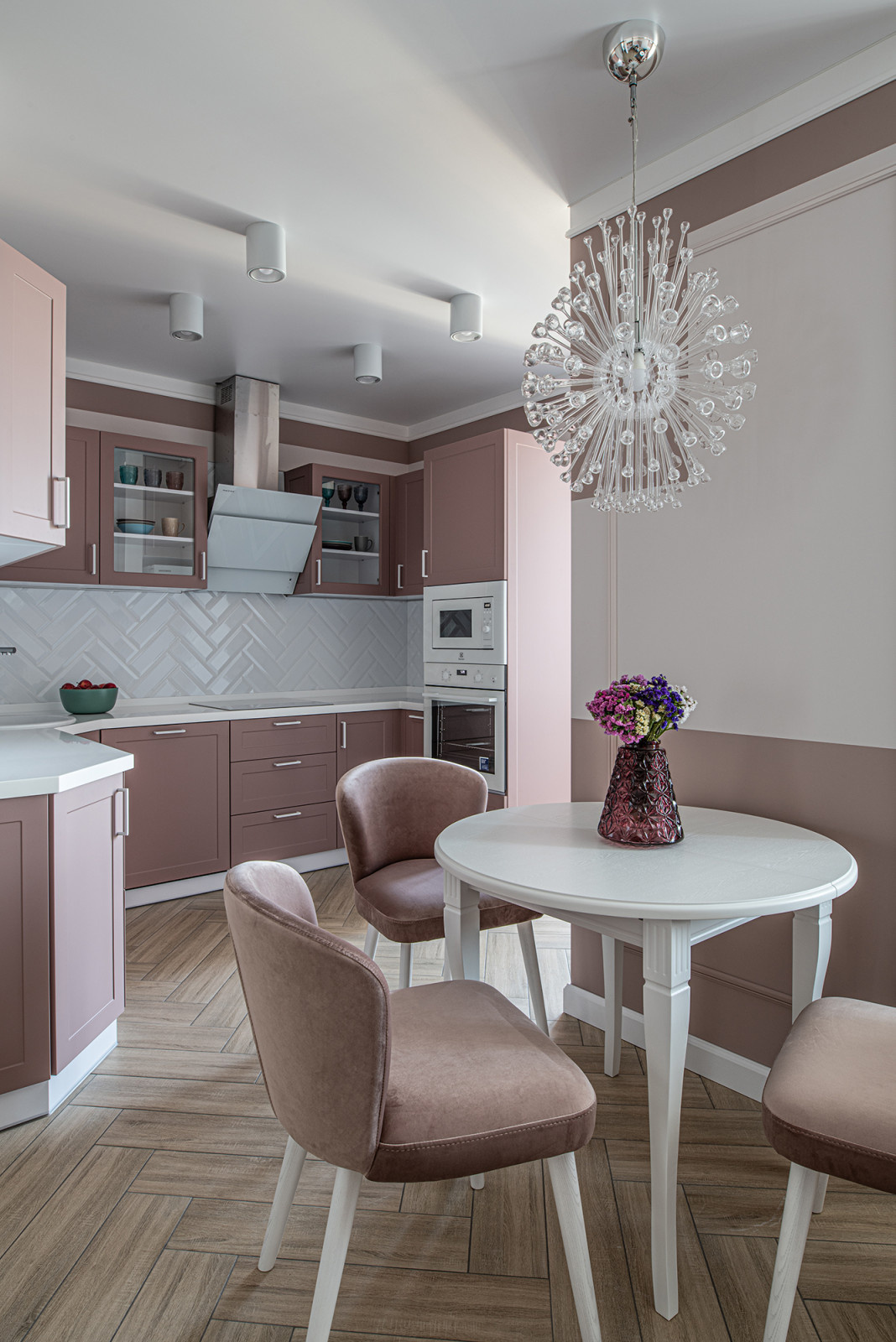 Трехкомнатная квартира 75.06 М² для семьи в мягких оттенках розового и бежевого