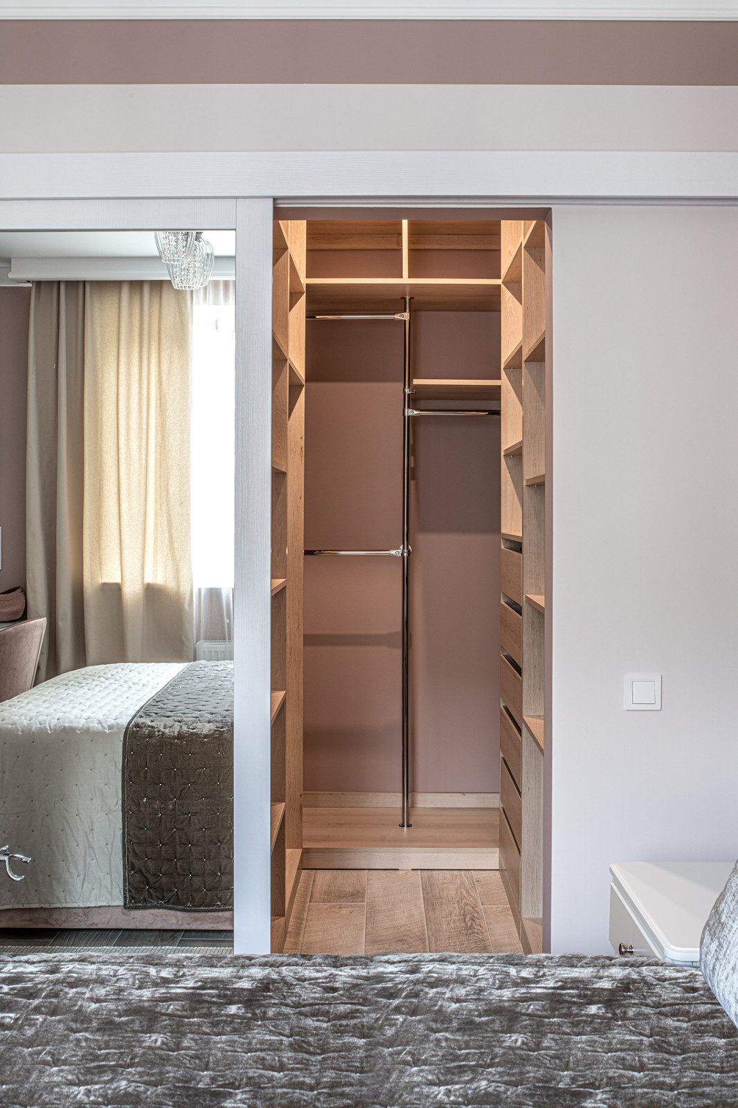 Трехкомнатная квартира 75.06 М² для семьи в мягких оттенках розового и бежевого