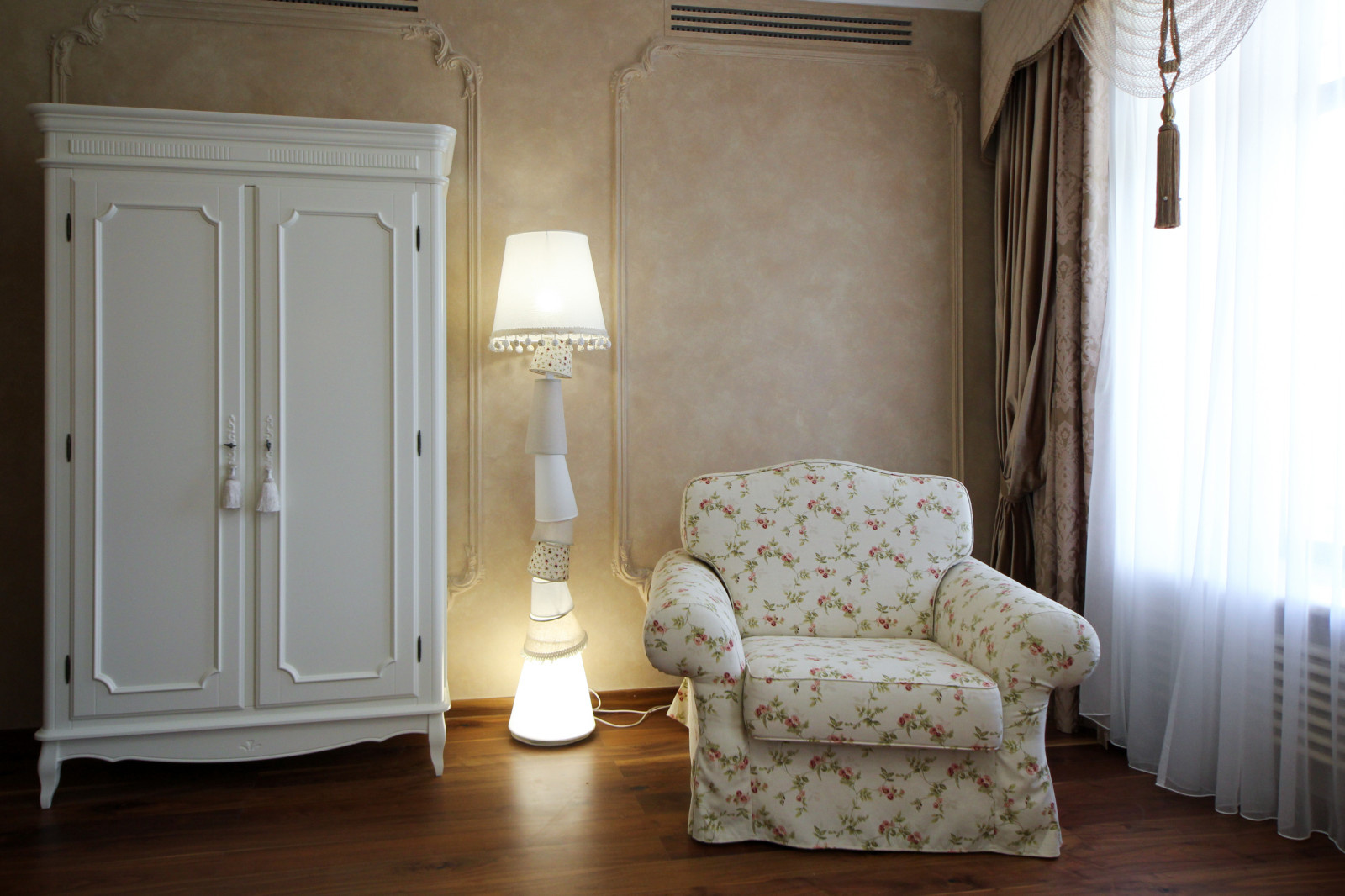 Обложка проекта: Загородный дом и квартира, Дизайнер и художник Наталия Кирсанова