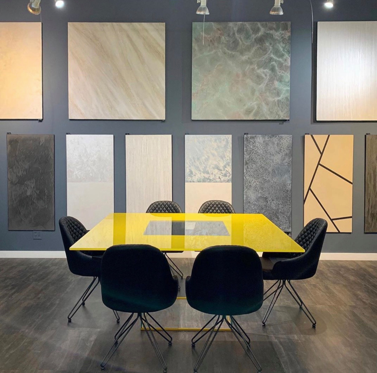 Showroom & Texture