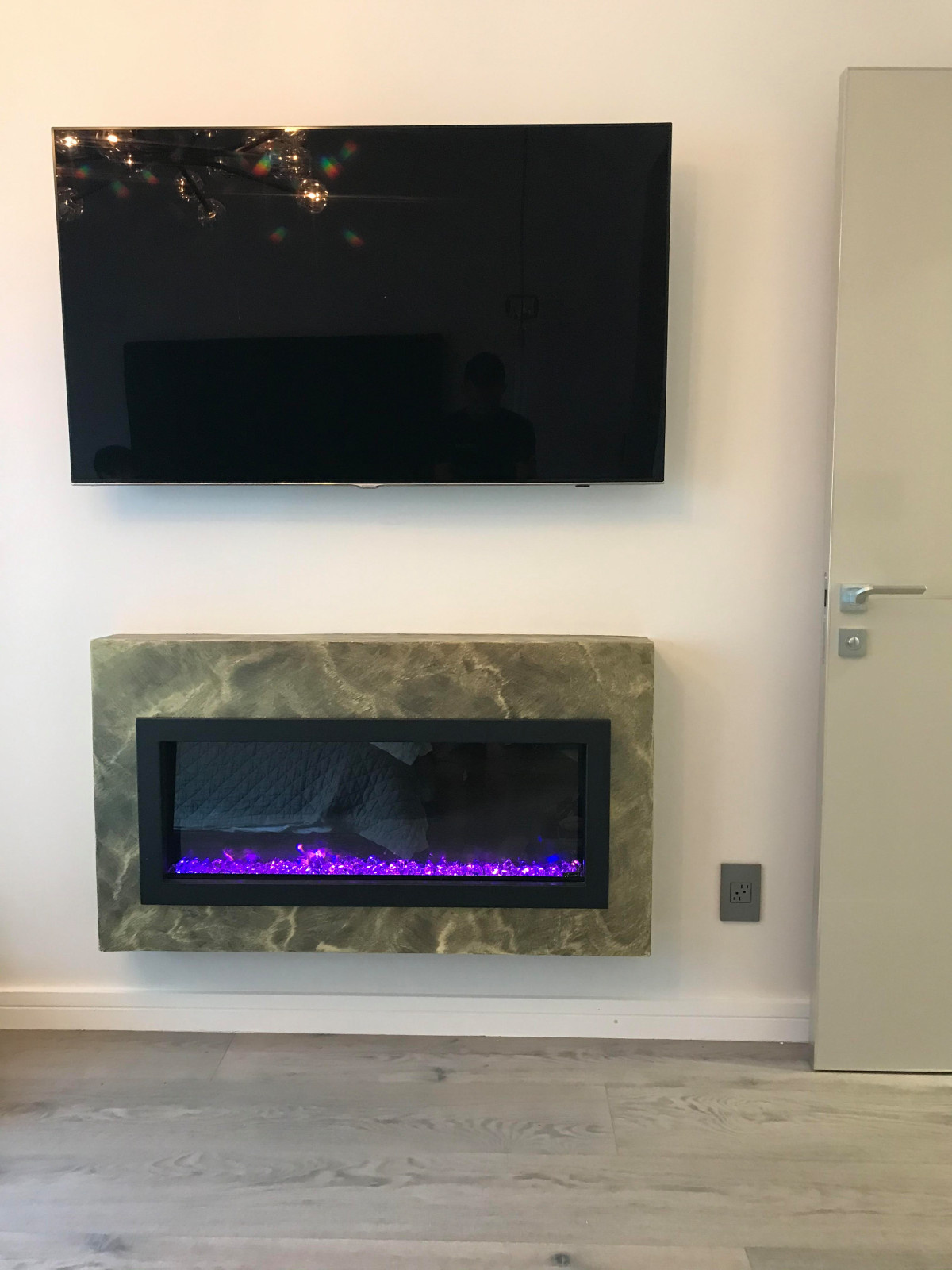 Обложка проекта: Sea wave on the fireplace