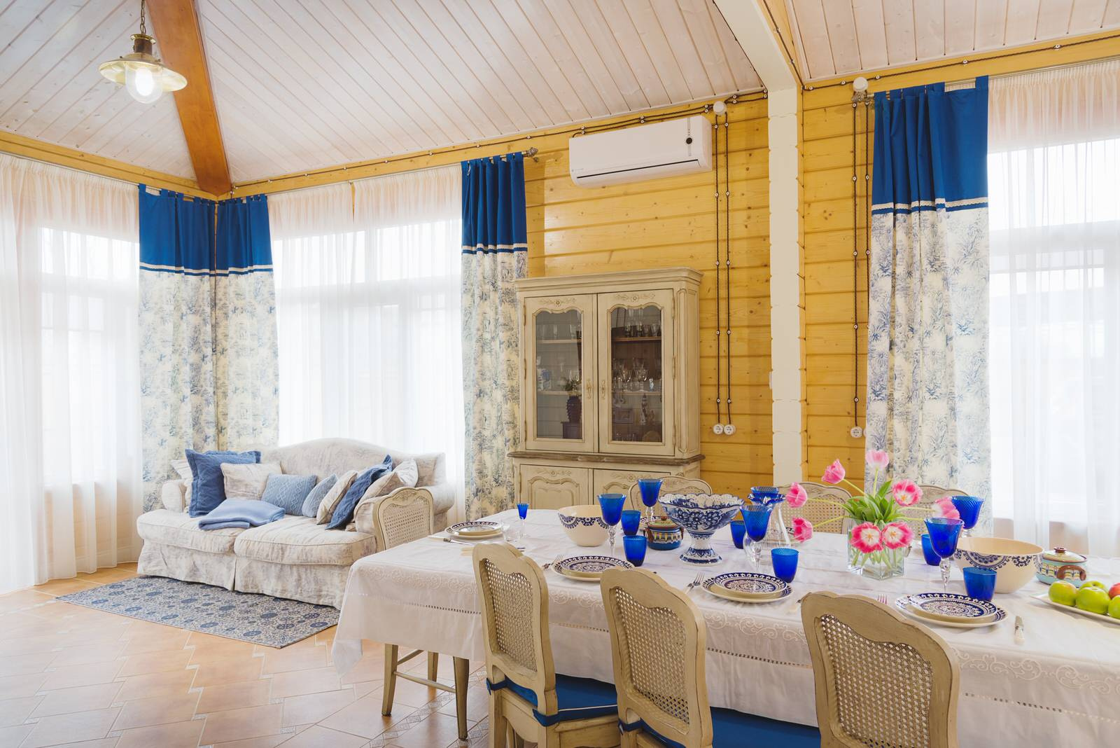 Деревянный дом в стиле  Кантри (230 кв м)