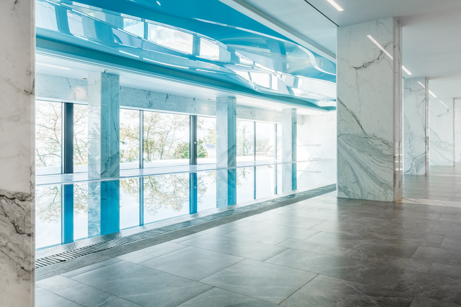 Закрытый бассейн  в REEF RESIDENCE.