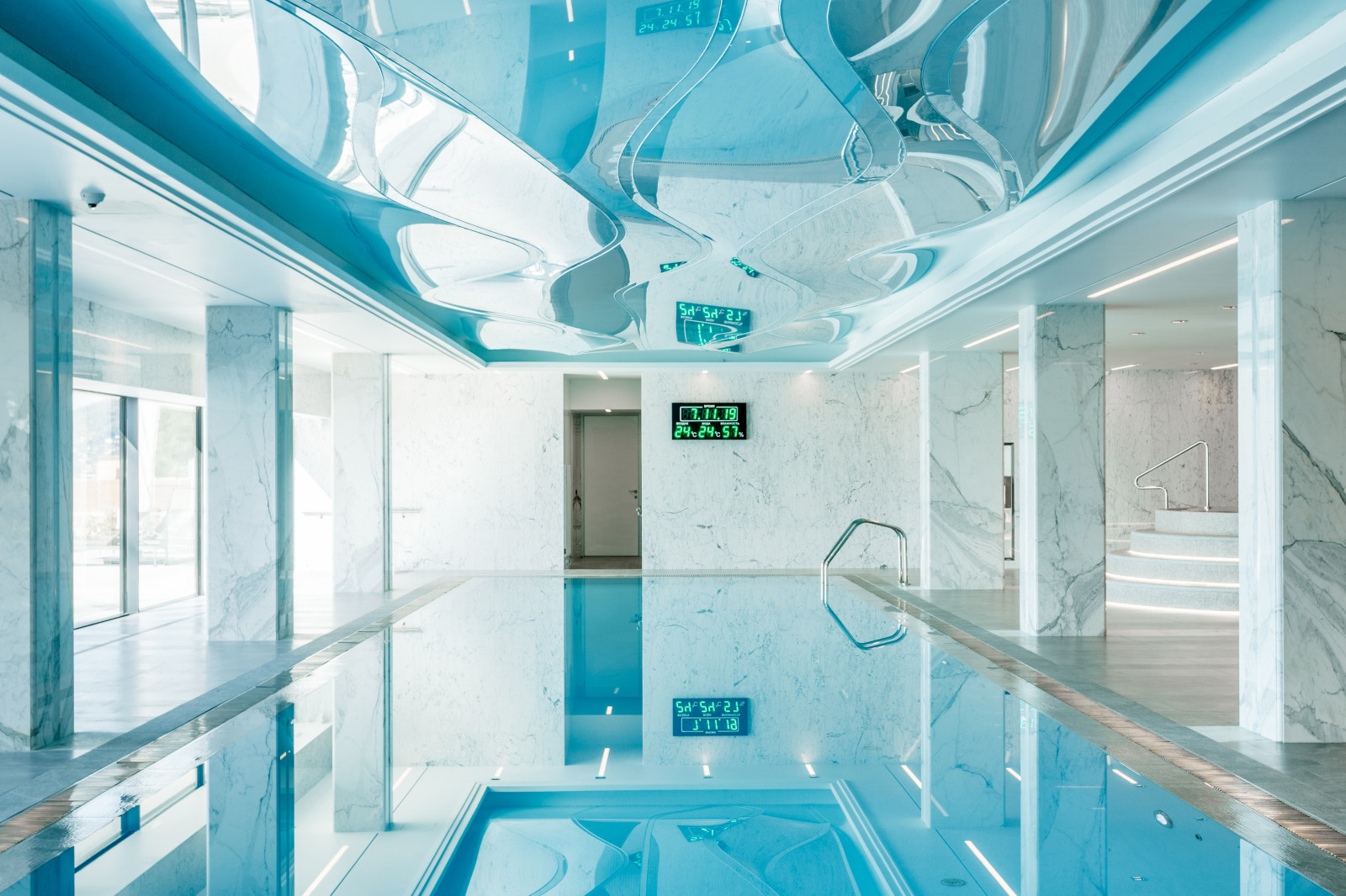Закрытый бассейн  в REEF RESIDENCE.