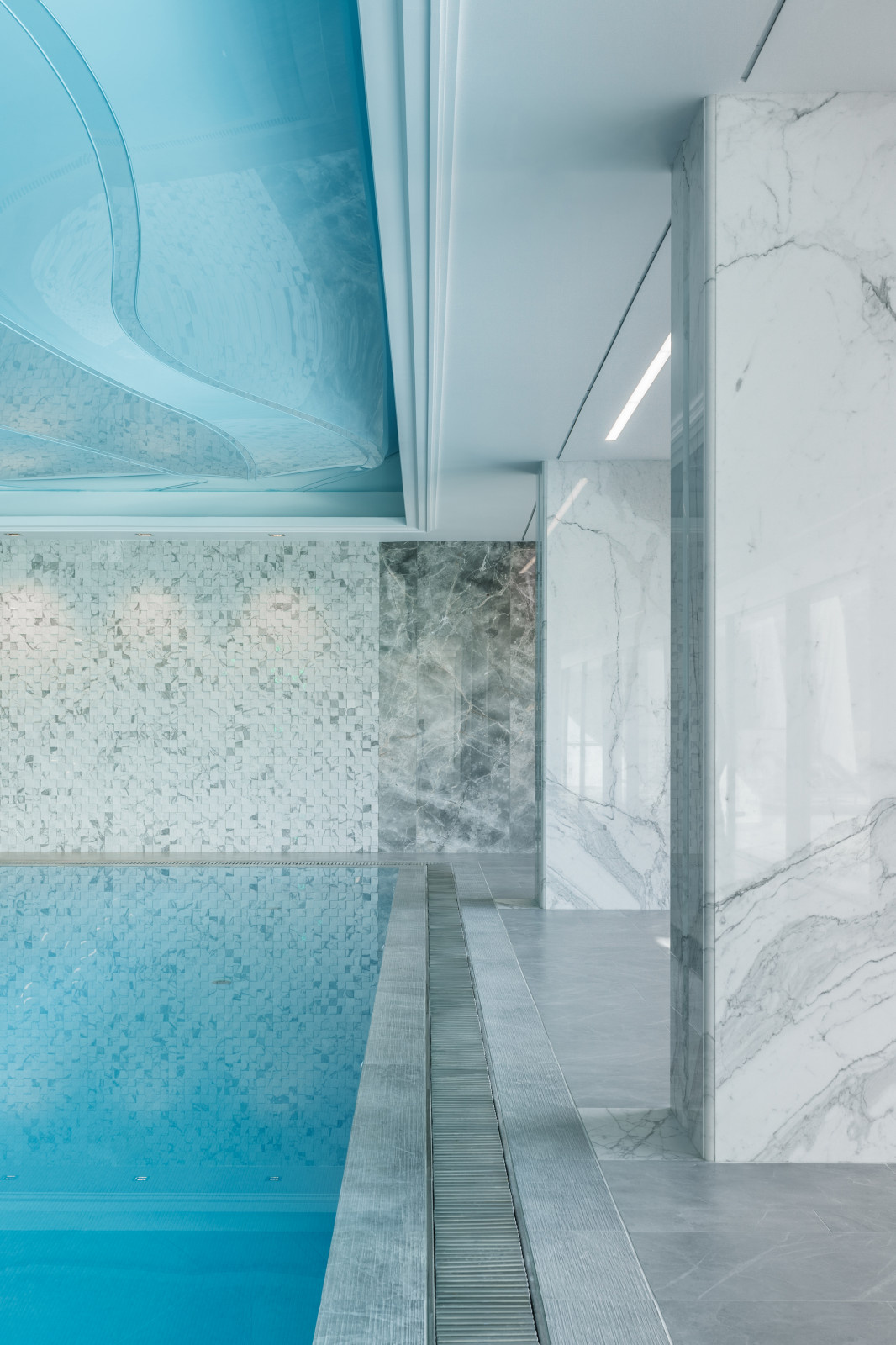 Закрытый бассейн  в REEF RESIDENCE.