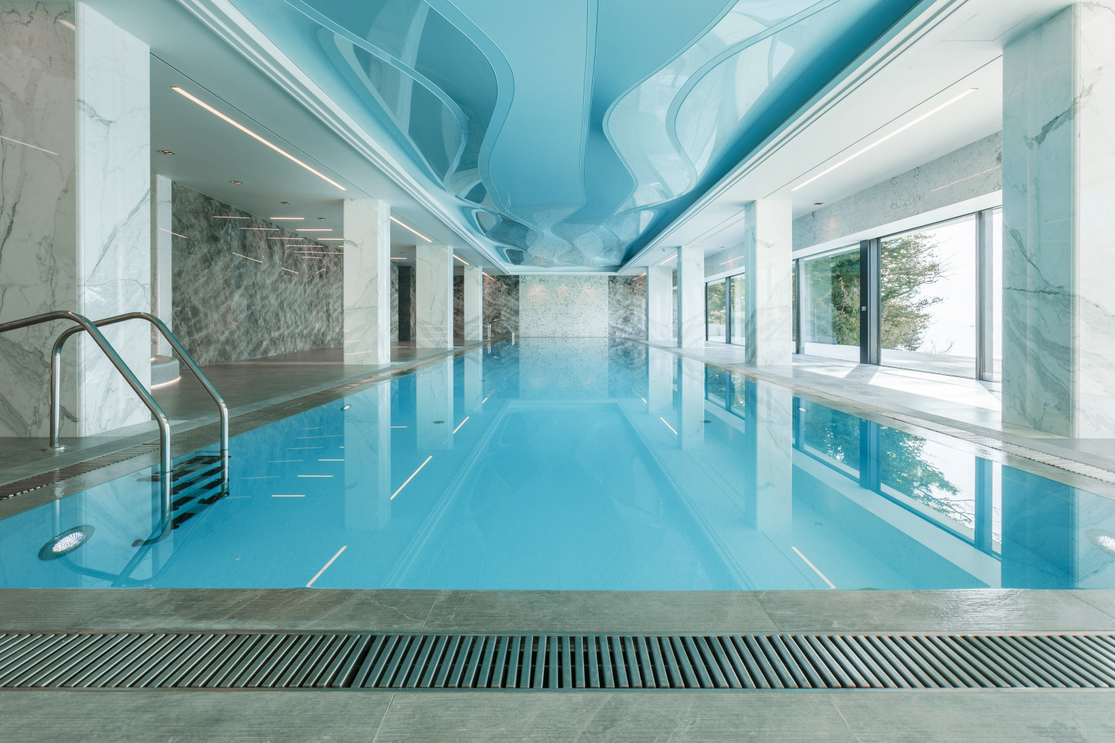 Закрытый бассейн  в REEF RESIDENCE.