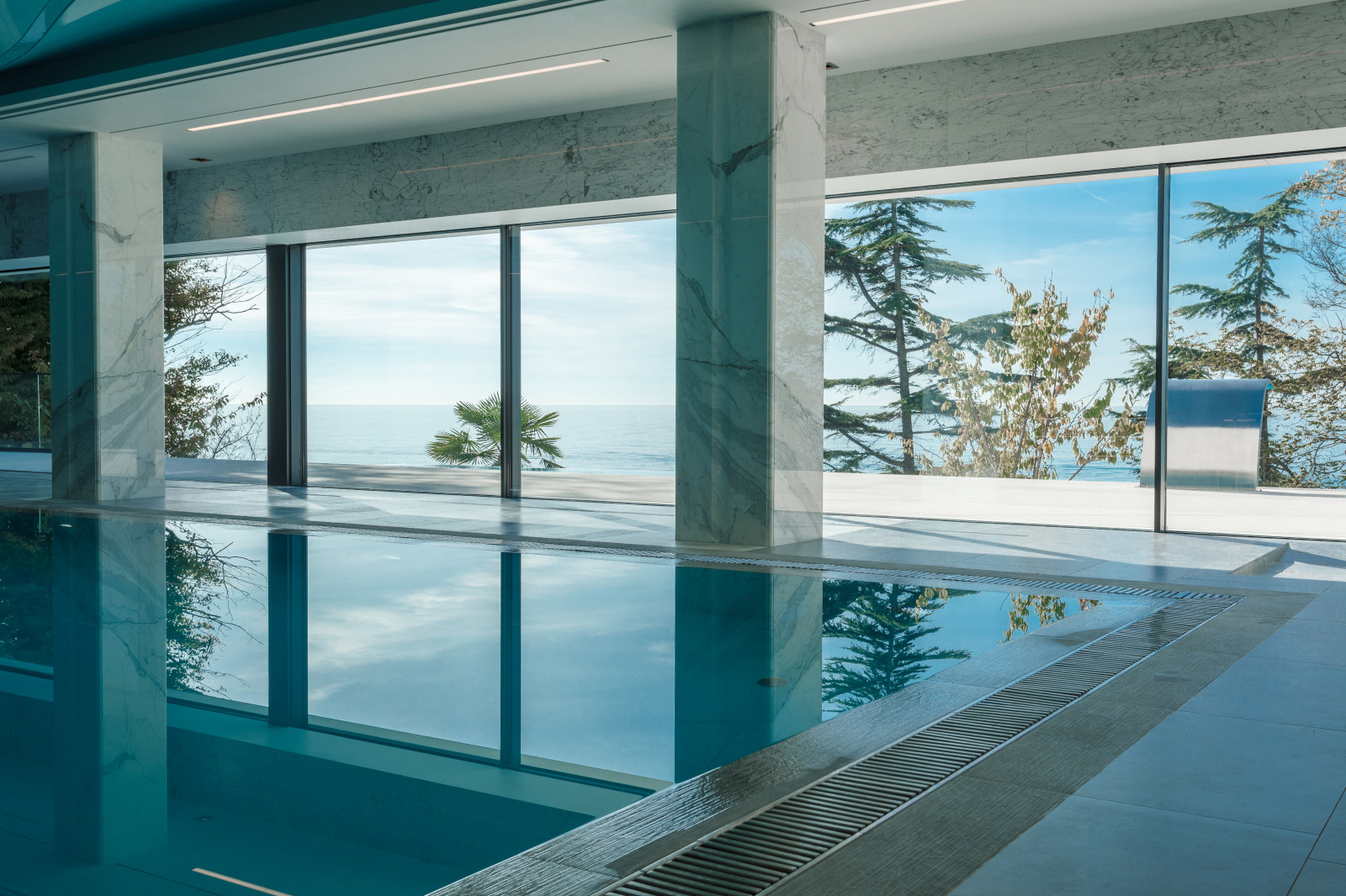Закрытый бассейн  в REEF RESIDENCE.