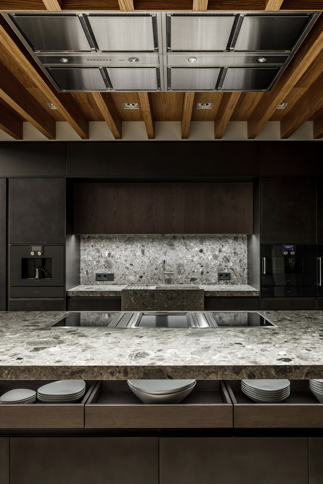 Кухонная студия •Wonderful + Kitchens•  Кухни и техника.