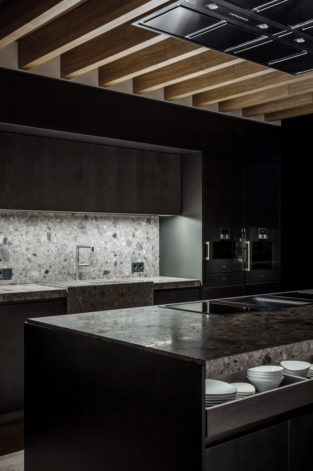 Кухонная студия •Wonderful + Kitchens•  Кухни и техника.