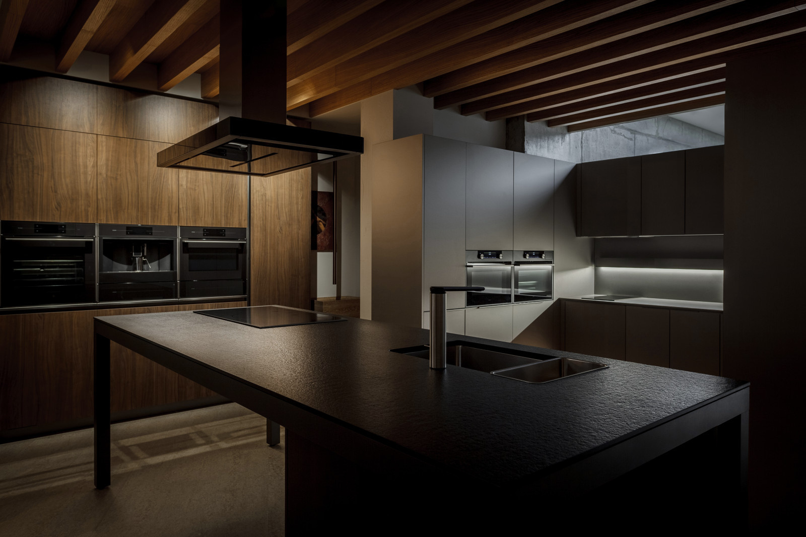 Кухонная студия •Wonderful + Kitchens•  Кухни и техника.
