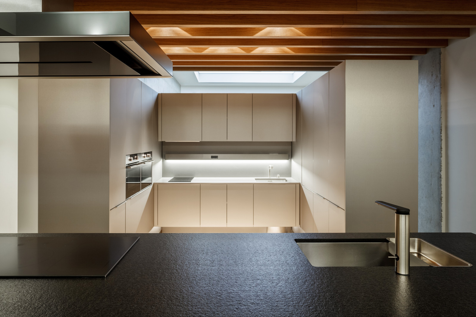 Кухонная студия •Wonderful + Kitchens•  Кухни и техника.