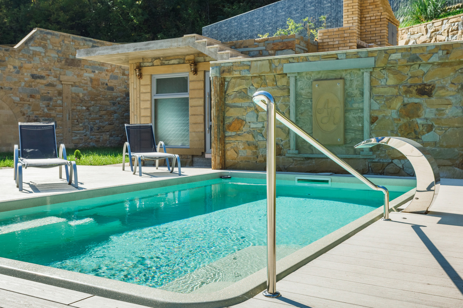 Фрагмент открытого бассейна на территории SPA.