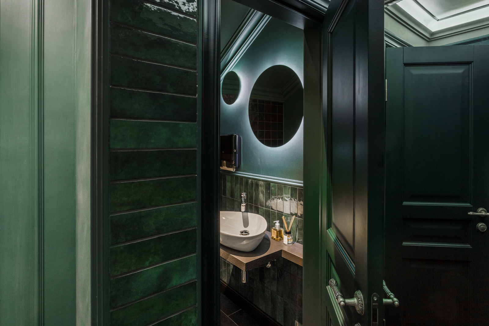 WC в ресторане •КРУТОN•