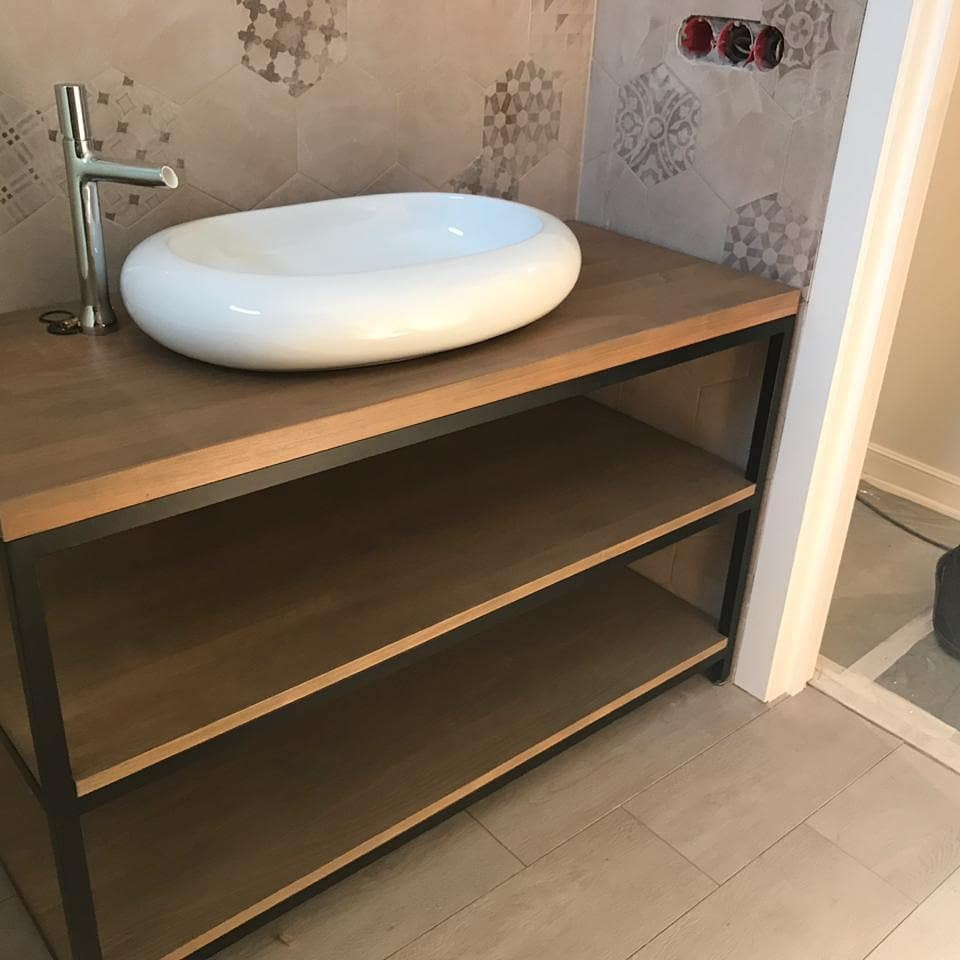 Стеллаж из бука с раковиной