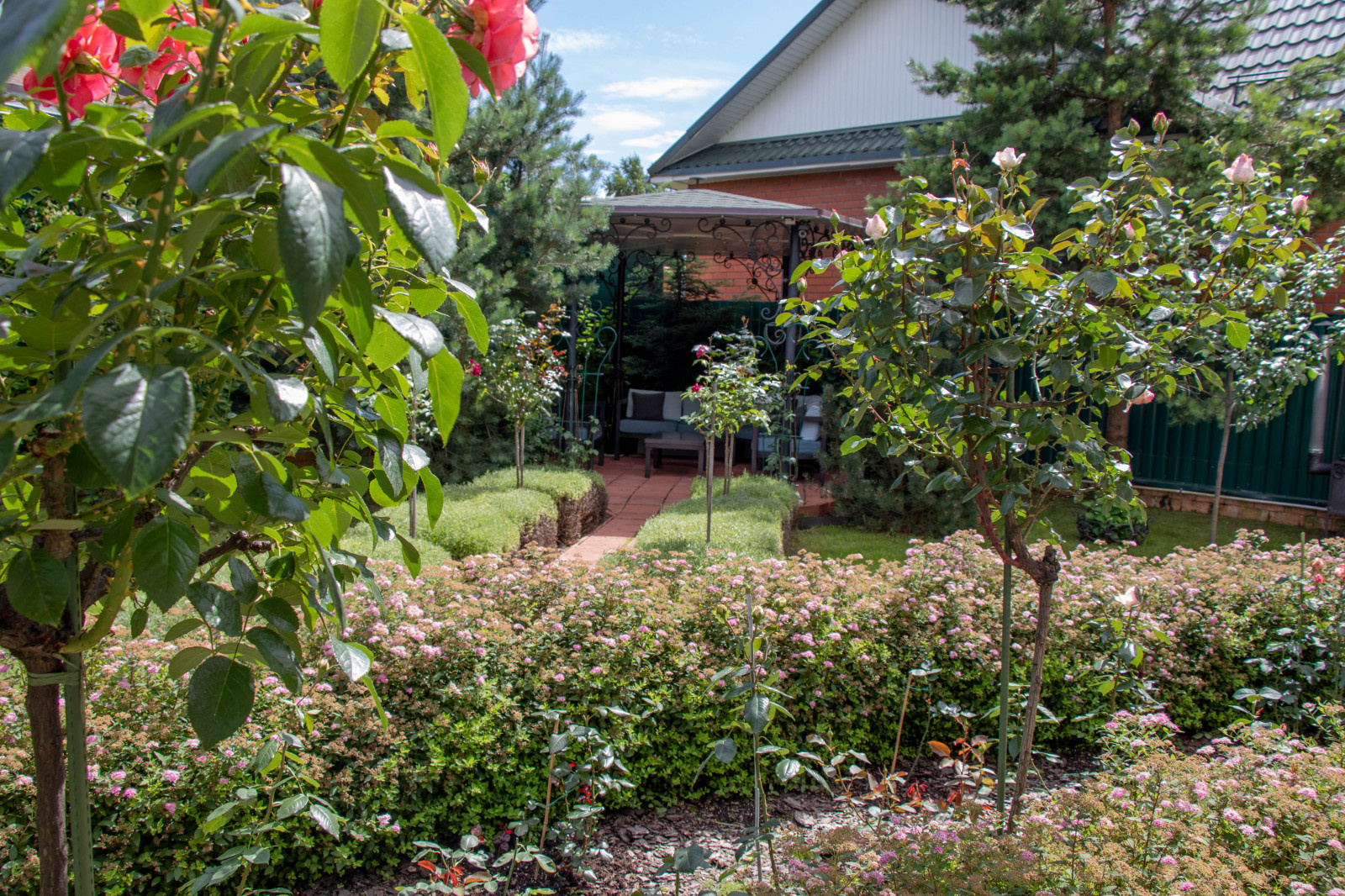 Французский садик в поселке Рыбаки Дмитровское шоссе