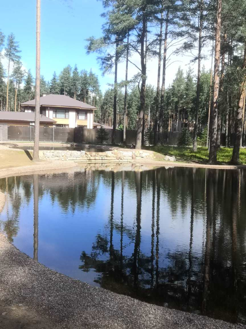 Большой декоративный водоём в кп Охтинский парк