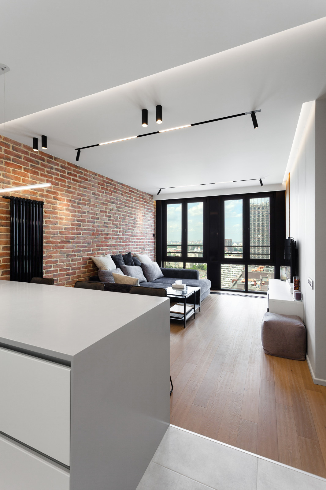 Сканди + лофт = уютная квартира для молодой семейной пары