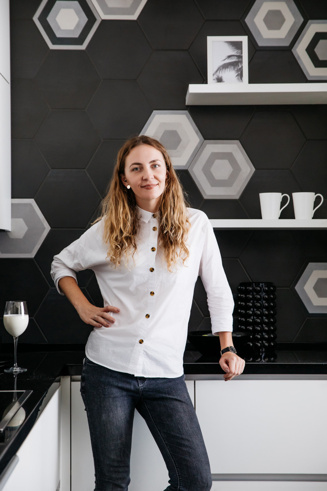 Монохромный интерьер 2-х комнатной квартиры