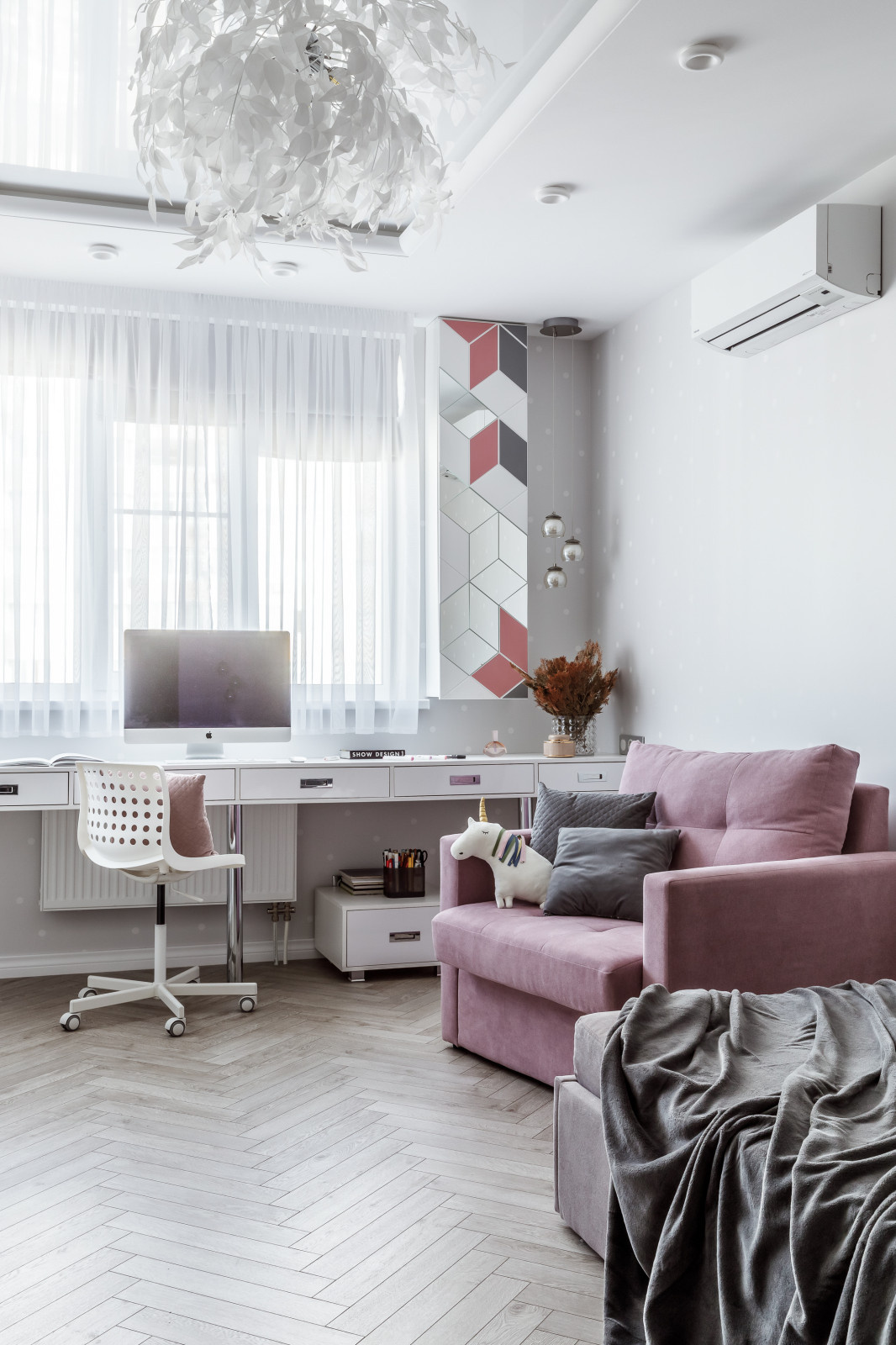 Монохромный интерьер 2-х комнатной квартиры