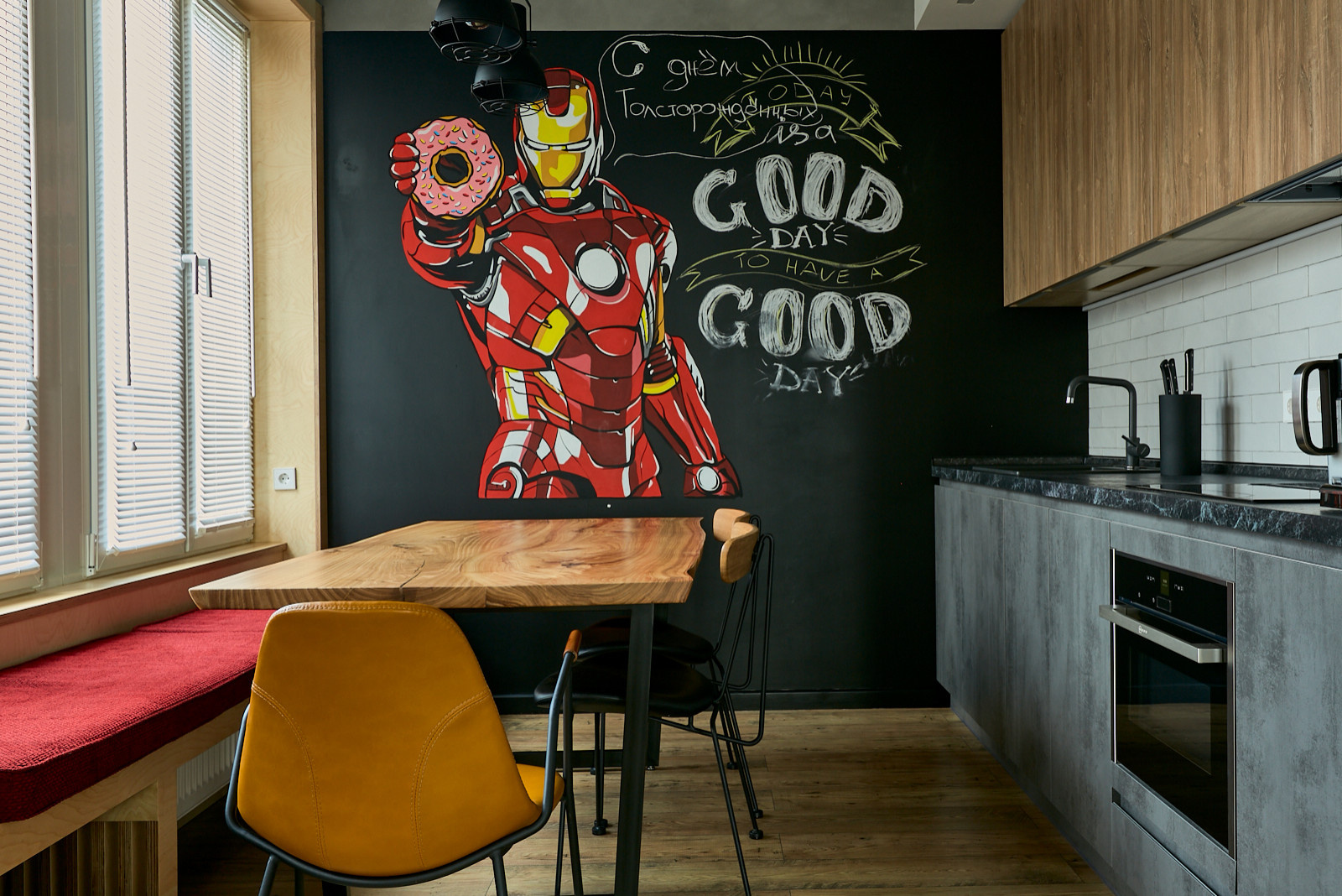 Houzz тур: Первая квартира для поклонника экстрима и фотографии