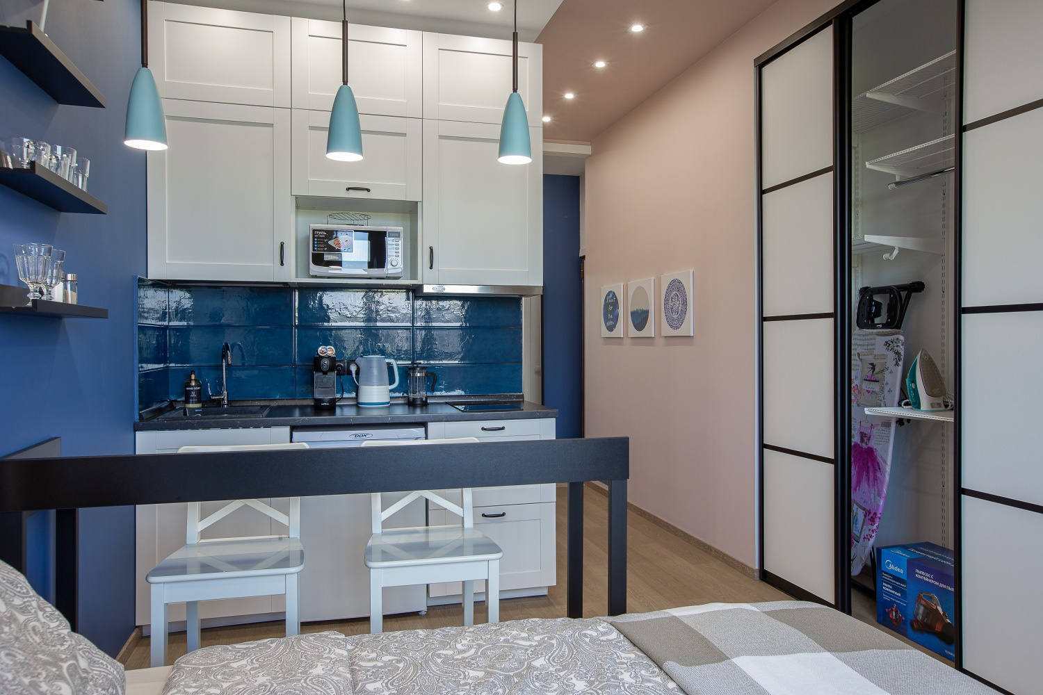 Синяя студия для краткосрочной аренды