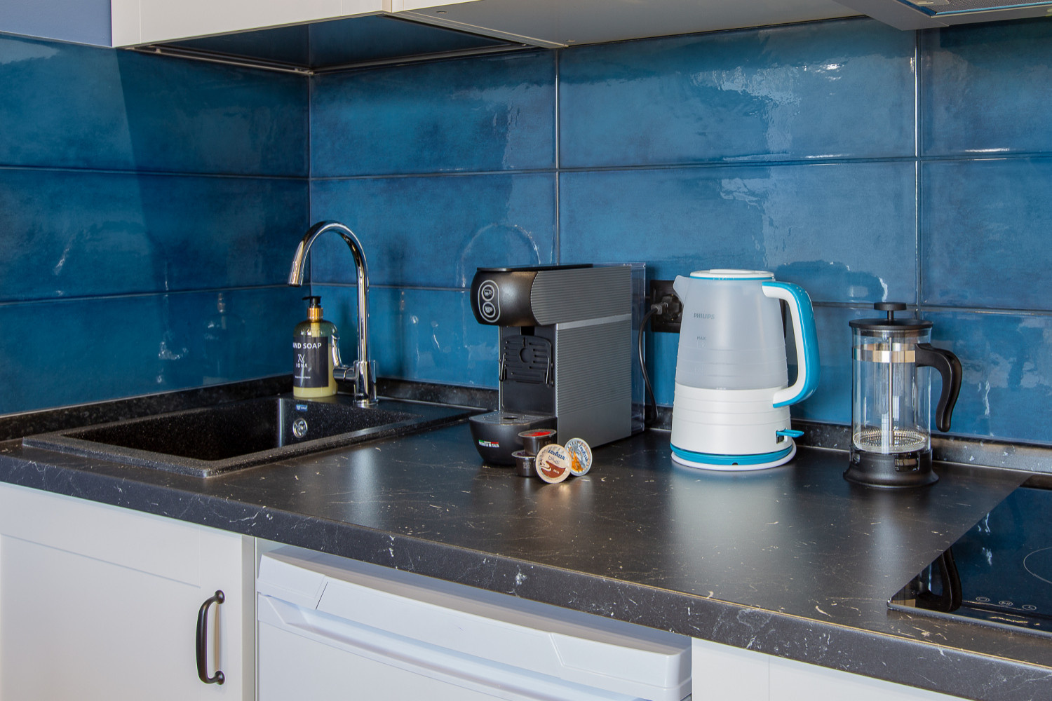 Синяя студия для краткосрочной аренды