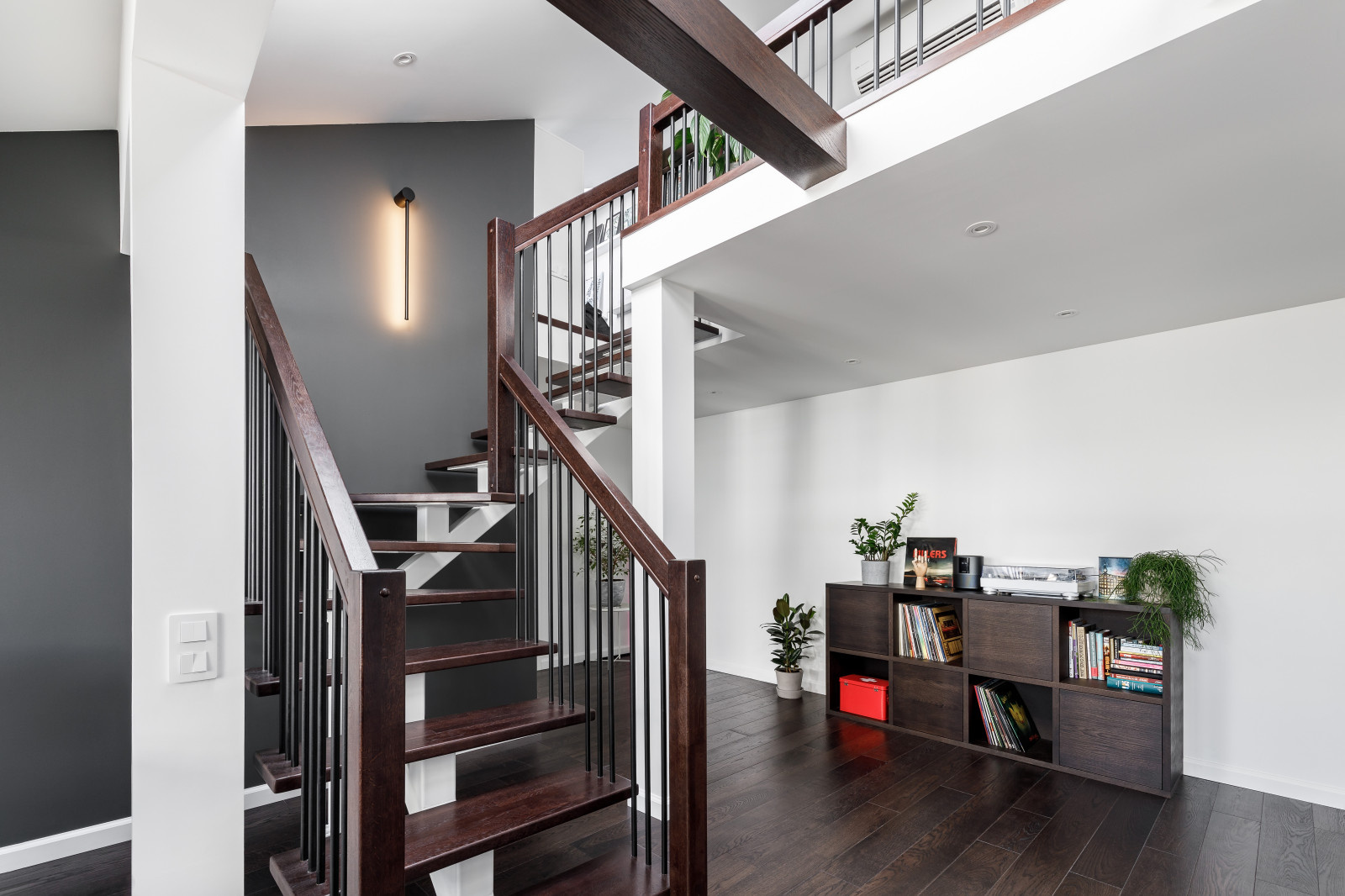 Мансардная двухуровневая квартира в скандинавском стиле