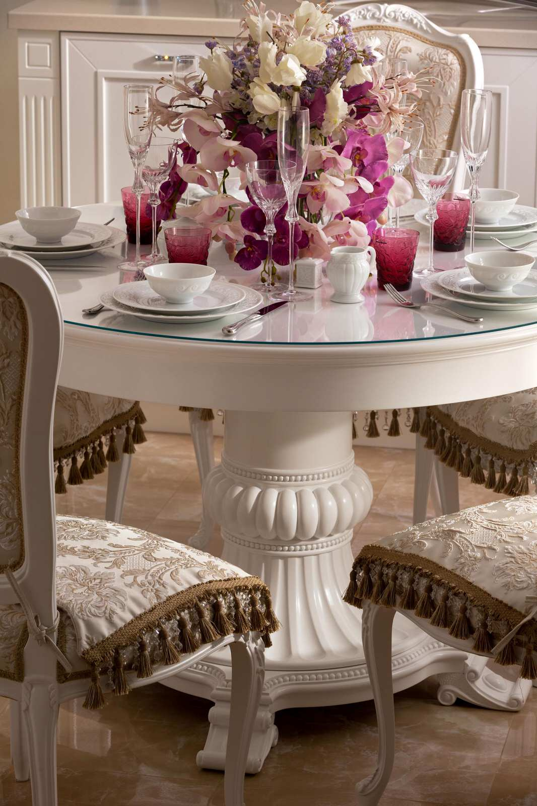 Обложка проекта: Интерьер светлой кухни-столовой от Mirt