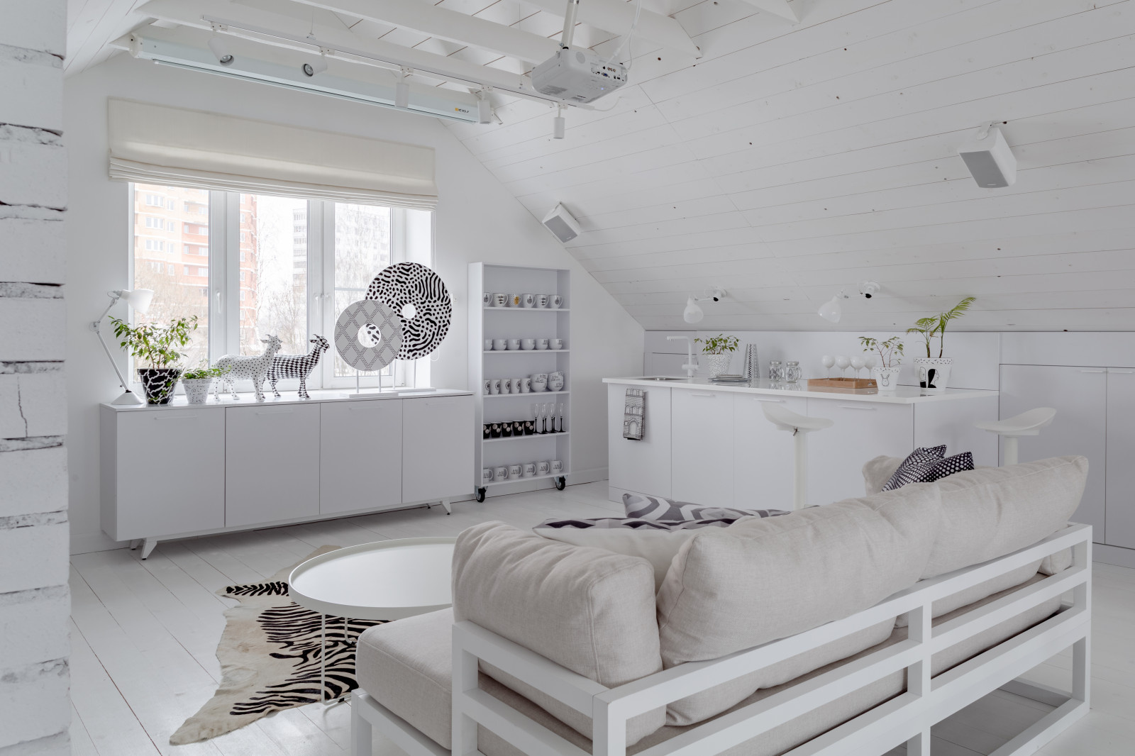 Белая мансарда.