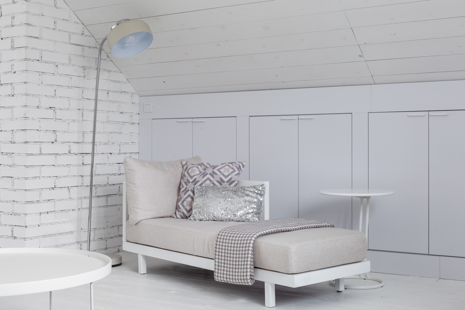 Белая мансарда.