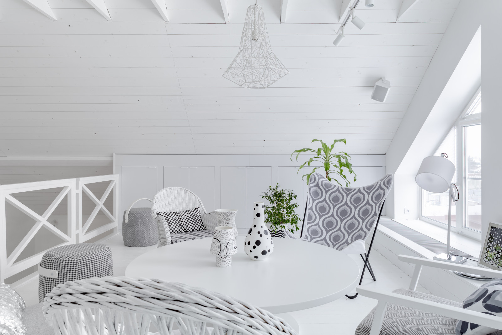 Белая мансарда.