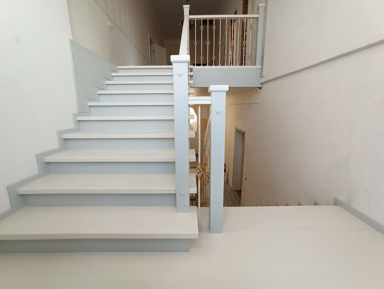 Лестница с первого по третий этаж