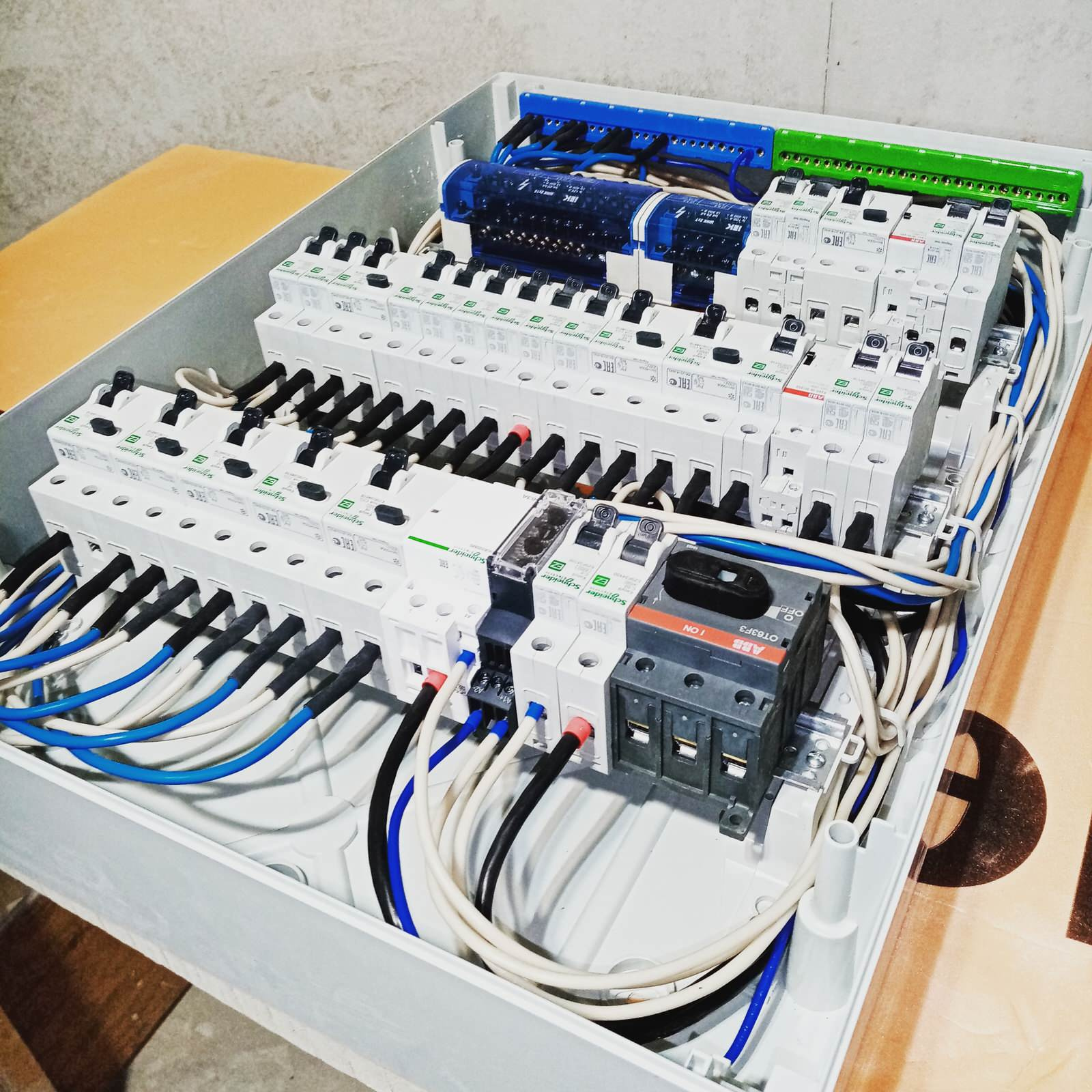 Электромонтаж в квартире