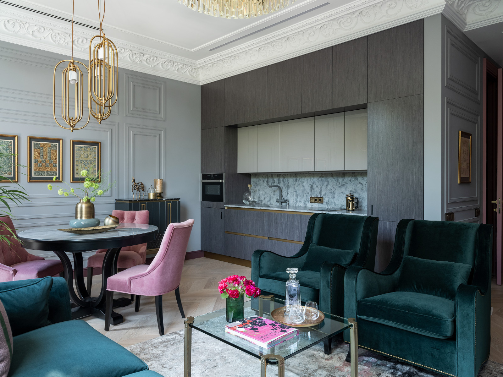 Evolution Квартира с пионами