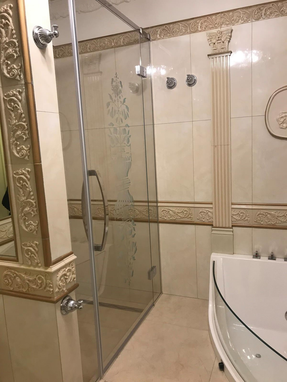 Стеклянна перегородка в душевую