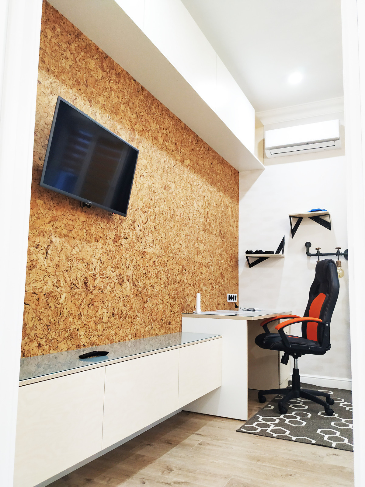 Подростковая комната с элементами лофта