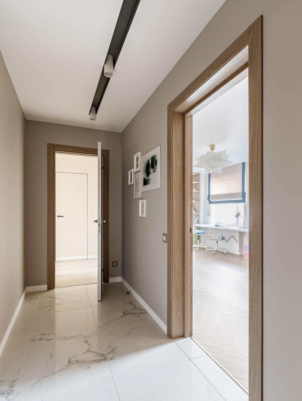 Обложка альбома: прихожая