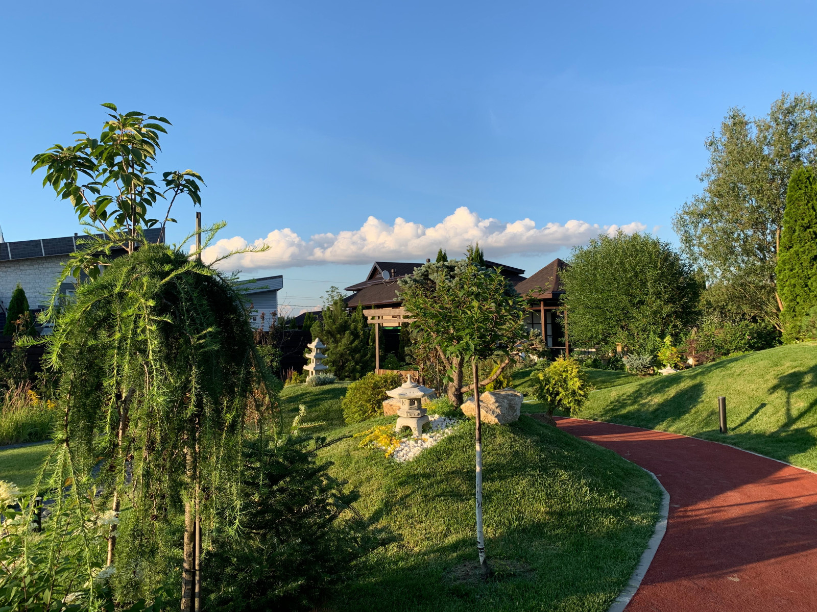 Территория удовольствий.Частный сад.